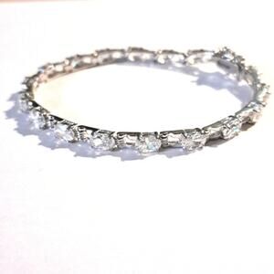 NEW Silver bracelet with‎ clear crystals 7.5 inches long